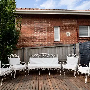 Montacute Boutique Bunkhouse Хостел